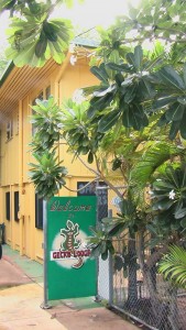 L'entrée du Gecko Lodge.